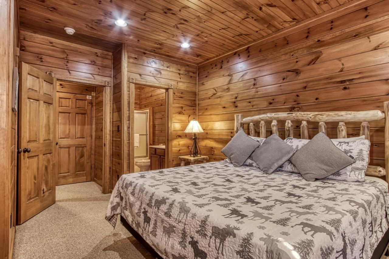 Lazy Bear Lodge, Hot Tub, Resort Pool, Wifi, 1089 Free Tickets Each Paid Day, Dollywood And More 蓋特林堡 外观 照片