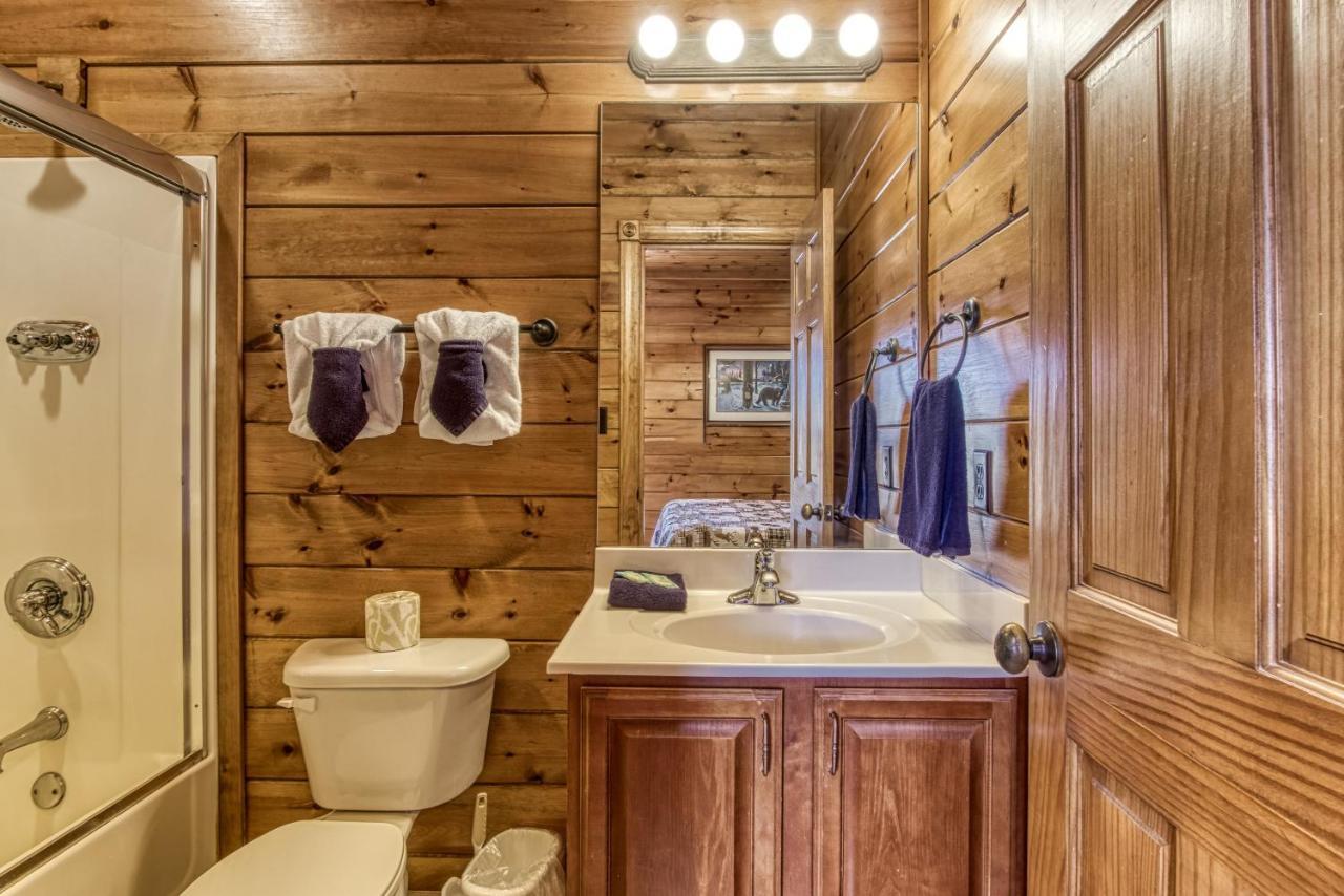 Lazy Bear Lodge, Hot Tub, Resort Pool, Wifi, 1089 Free Tickets Each Paid Day, Dollywood And More 蓋特林堡 外观 照片