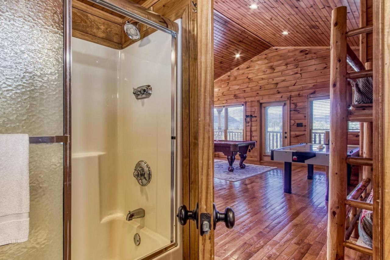 Lazy Bear Lodge, Hot Tub, Resort Pool, Wifi, 1089 Free Tickets Each Paid Day, Dollywood And More 蓋特林堡 外观 照片