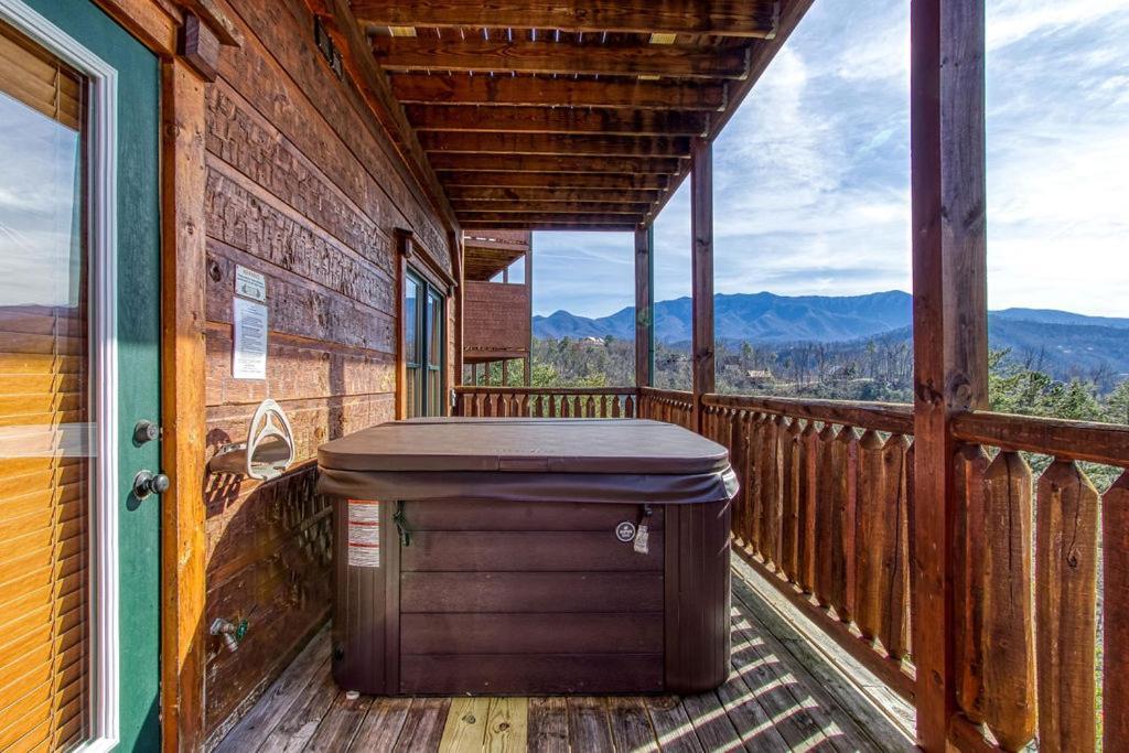 Lazy Bear Lodge, Hot Tub, Resort Pool, Wifi, 1089 Free Tickets Each Paid Day, Dollywood And More 蓋特林堡 外观 照片