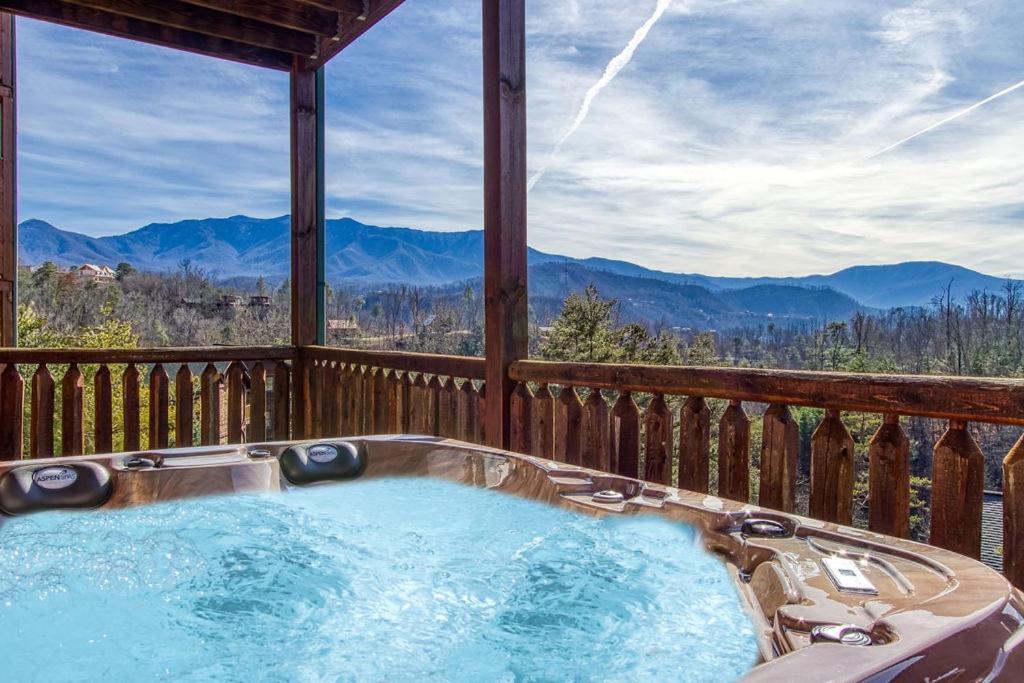 Lazy Bear Lodge, Hot Tub, Resort Pool, Wifi, 1089 Free Tickets Each Paid Day, Dollywood And More 蓋特林堡 外观 照片